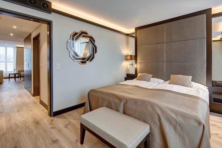 Room 76 of 146
