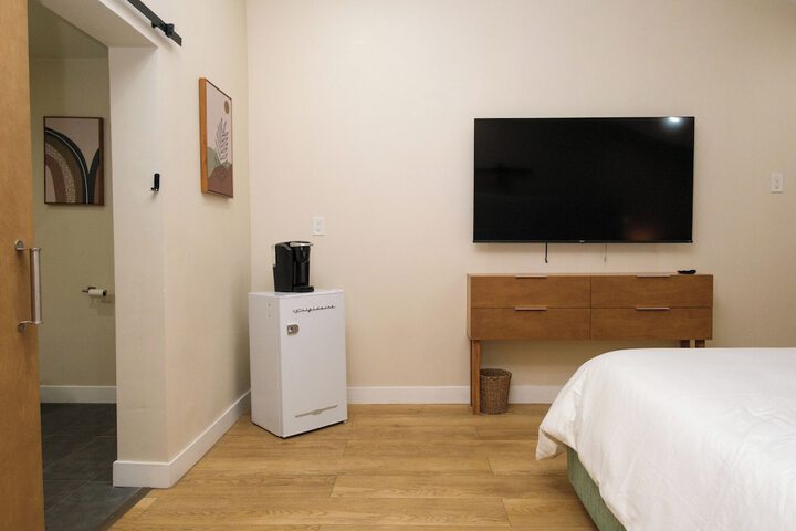 1 King Bed Suite (9 of 10)
