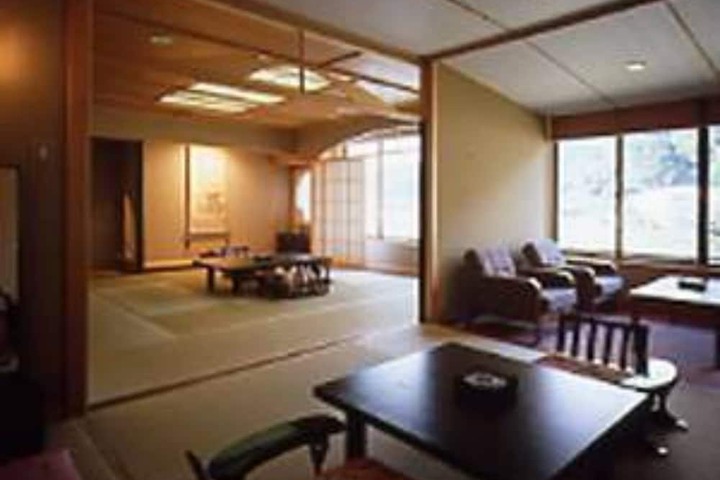 Room 6 of 65