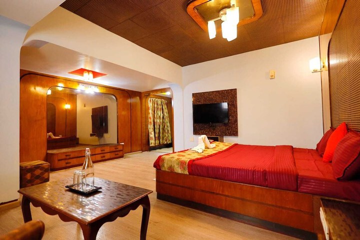 Room 6 of 19