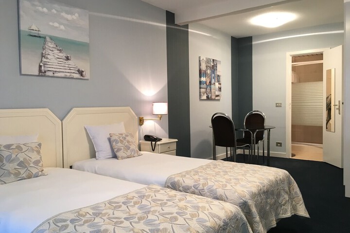 Room 35 of 132
