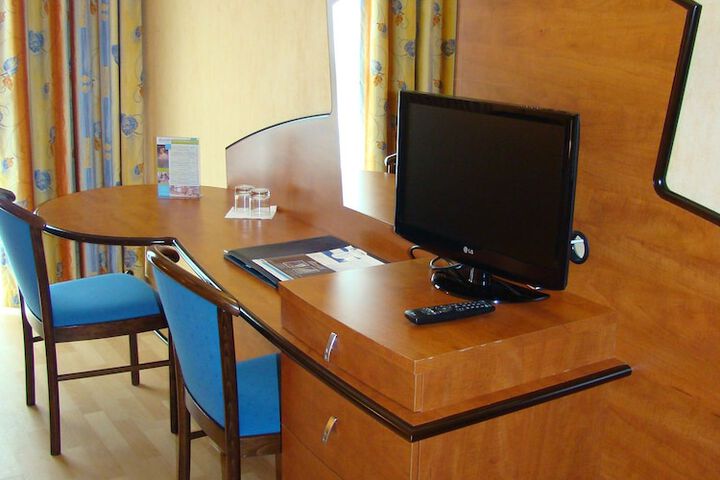 Room 10 of 19