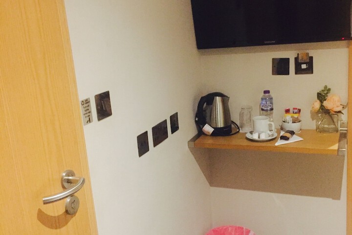 Room 8 of 60