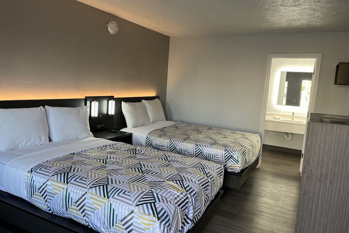 Room 10 of 25