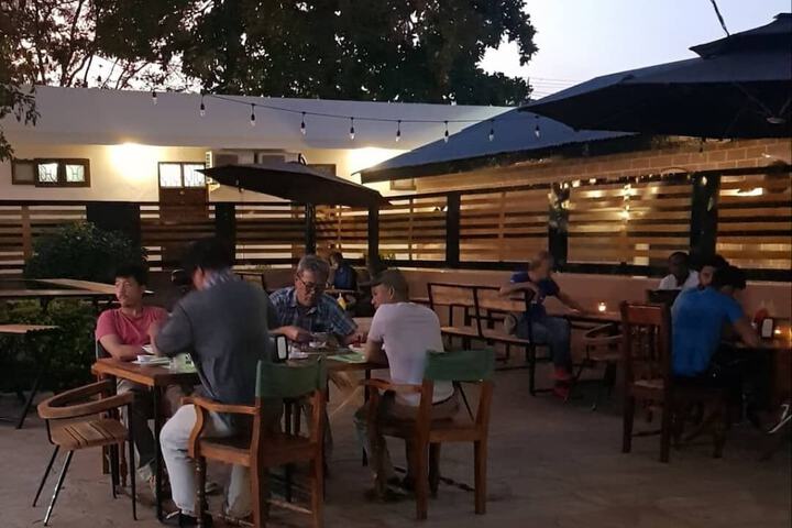 Dining 11 of 12
