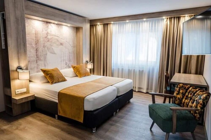 Room 3 of 11