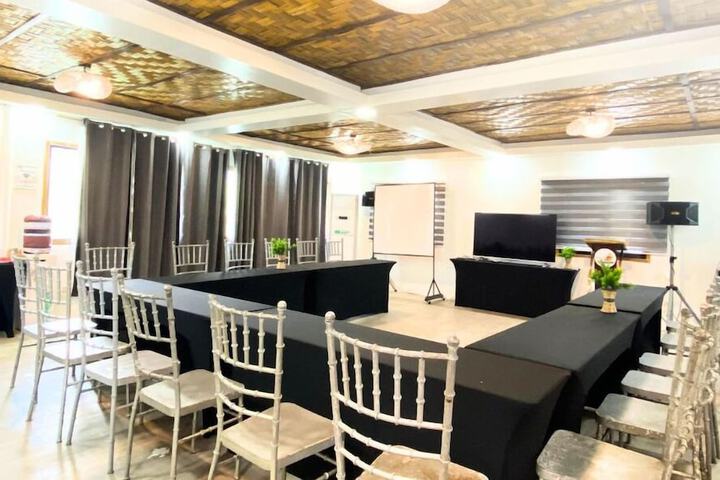 Business Center 6 of 7