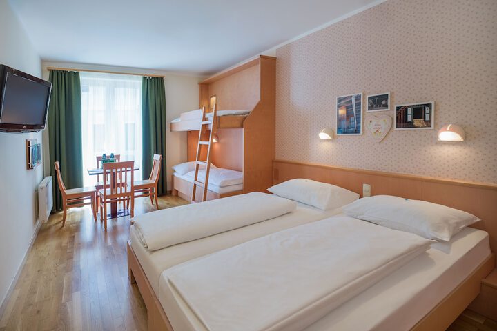 Room 10 of 56