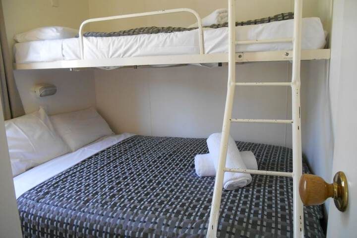 Room 5 of 93