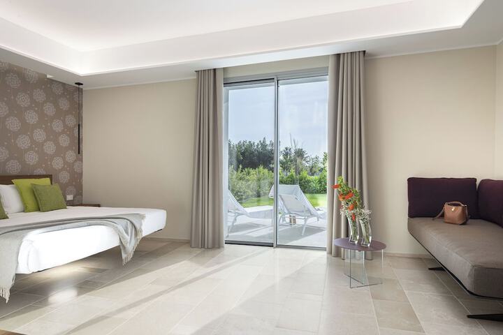 Room 3 of 82