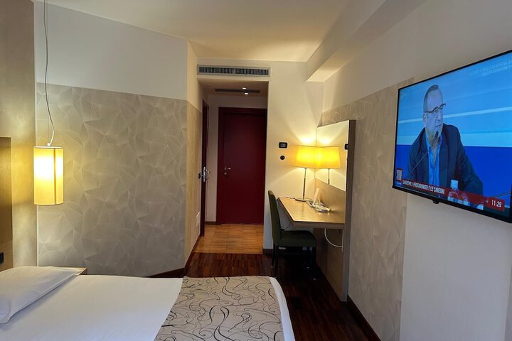 Room 19 of 64