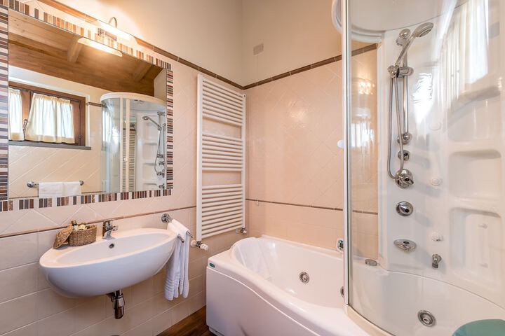 Jetted tub