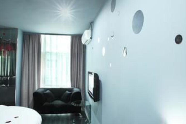 Room 3 of 38