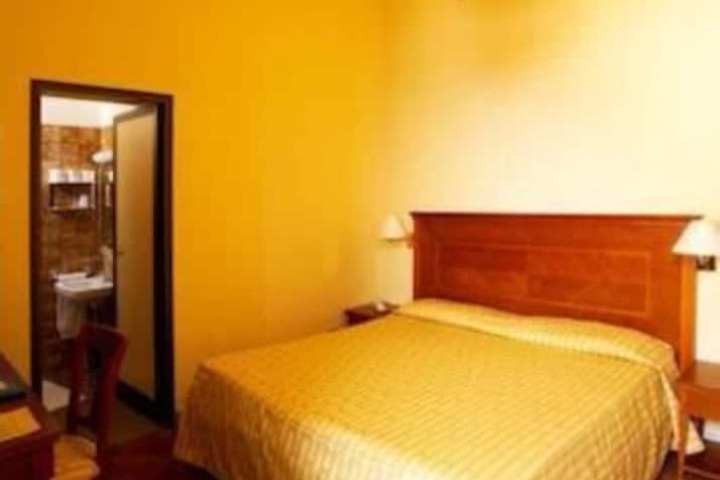 Room 4 of 37