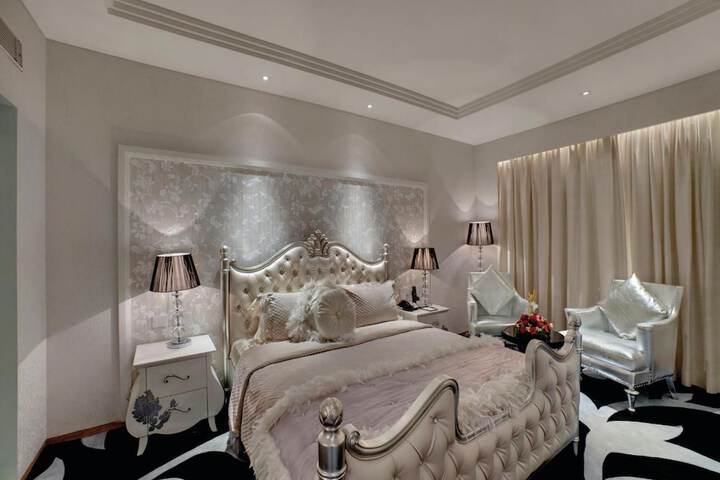Room 13 of 64