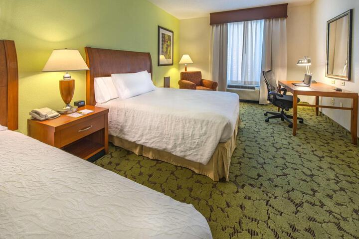 2 Queen Beds (1 of 6)