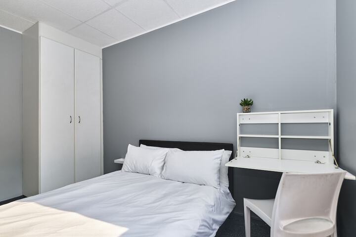 Room 9 of 34