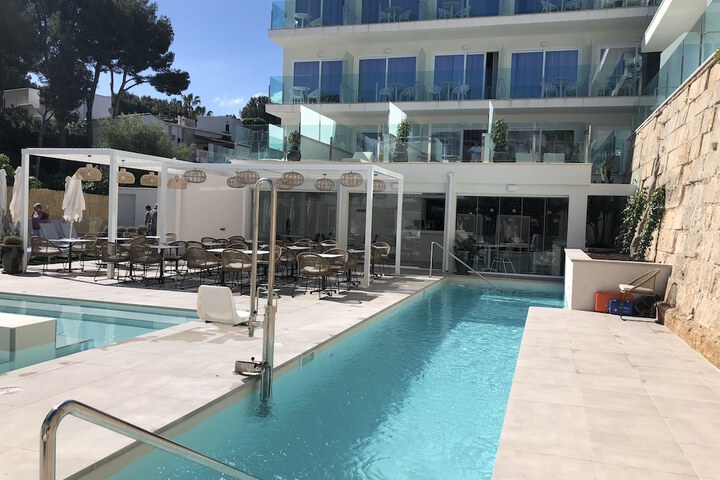 Hotel Pool