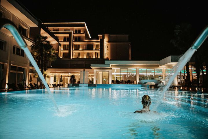 Hotel with Pool