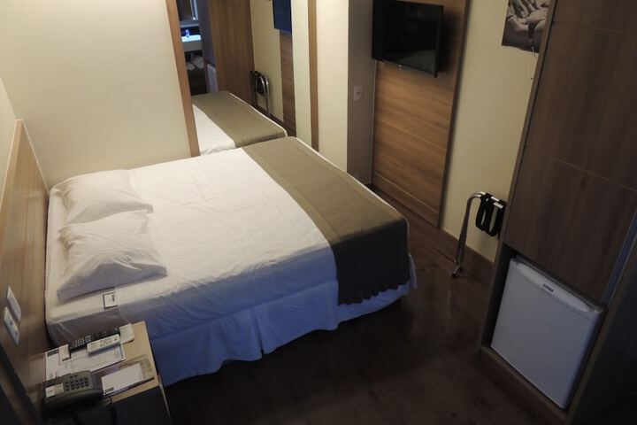 Room 15 of 22