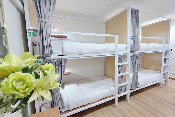 Room 32 of 76