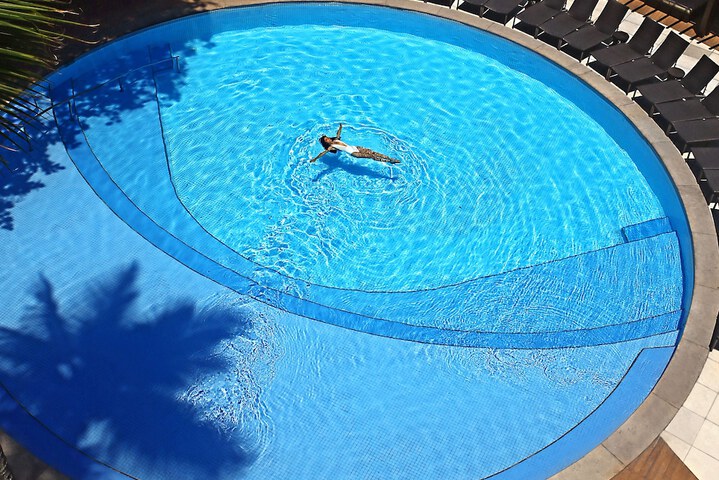 Hotel Pool