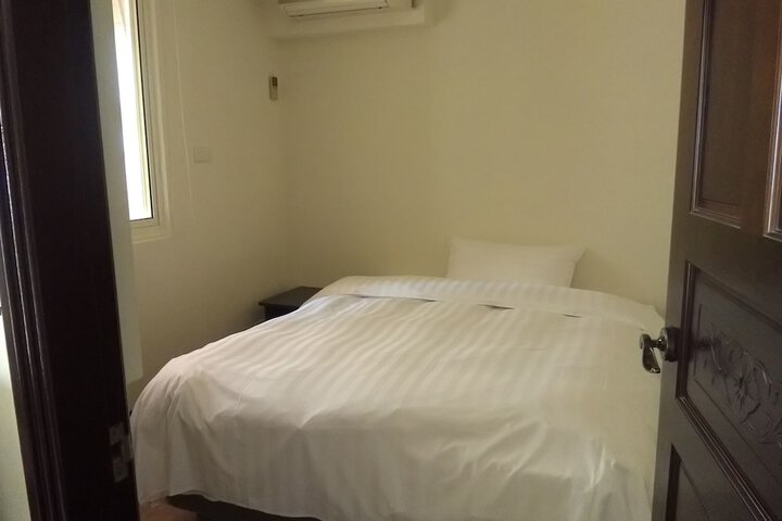 Room 13 of 22