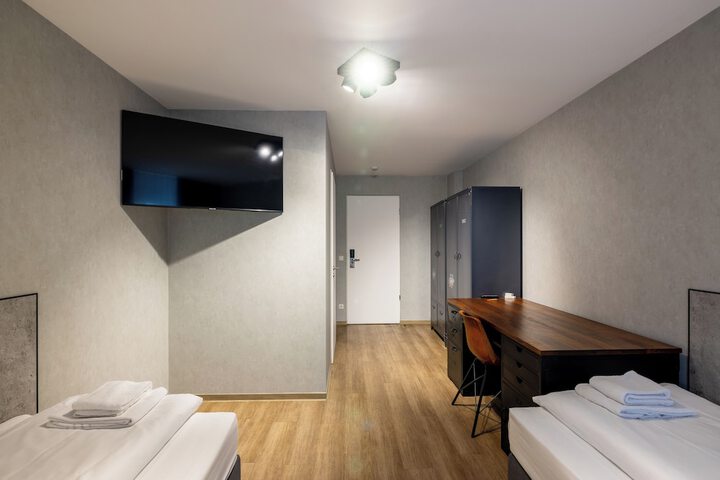 Room 9 of 42