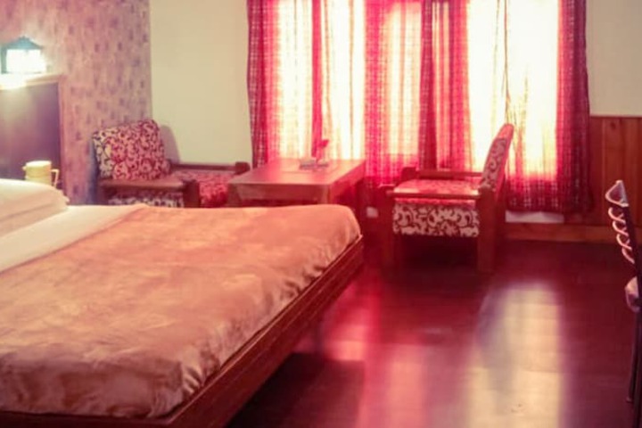 Room 11 of 32