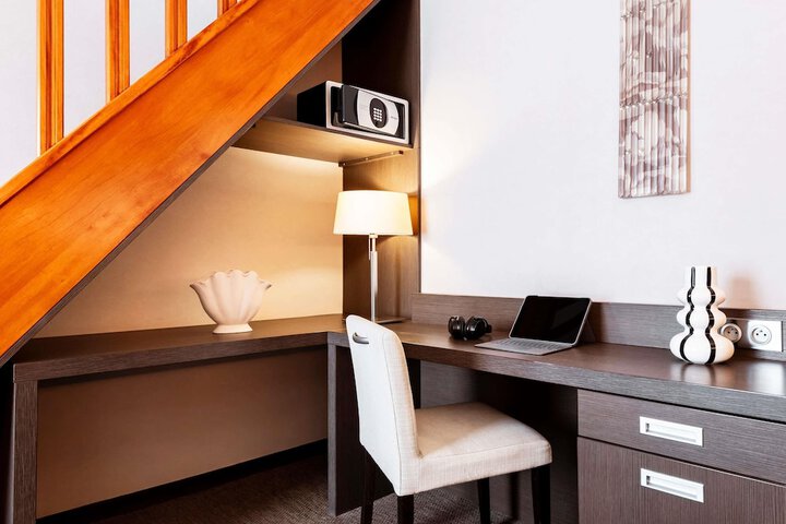 Room 27 of 134