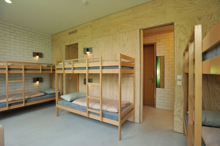 Room 9 of 39