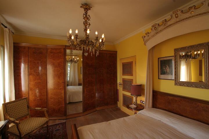 Room 2 of 41