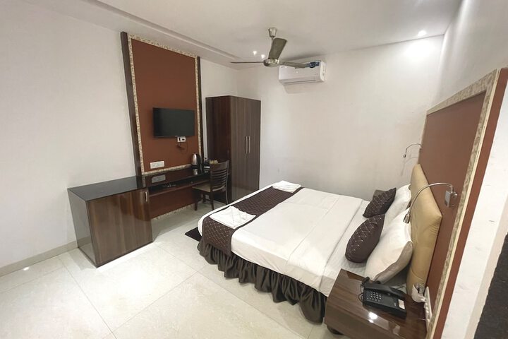 Room 16 of 29