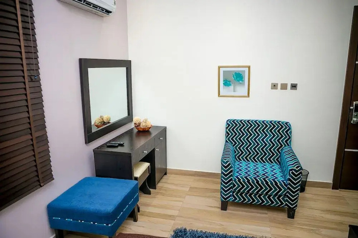 Room 6 of 11