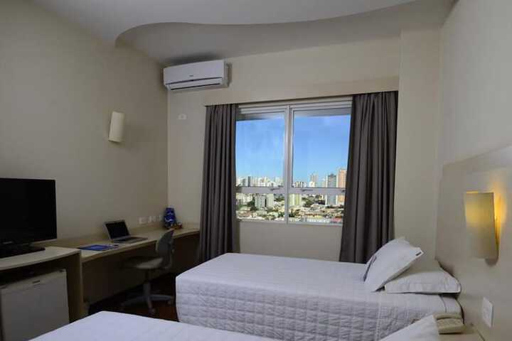 Room 13 of 38