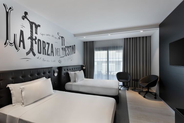 Room 37 of 127