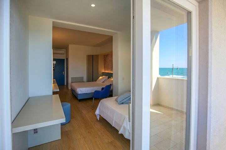 Room 148 of 221