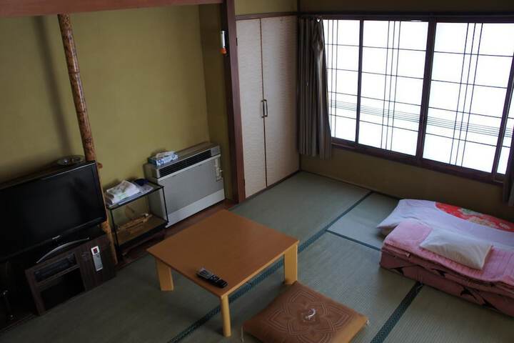 Room 10 of 25