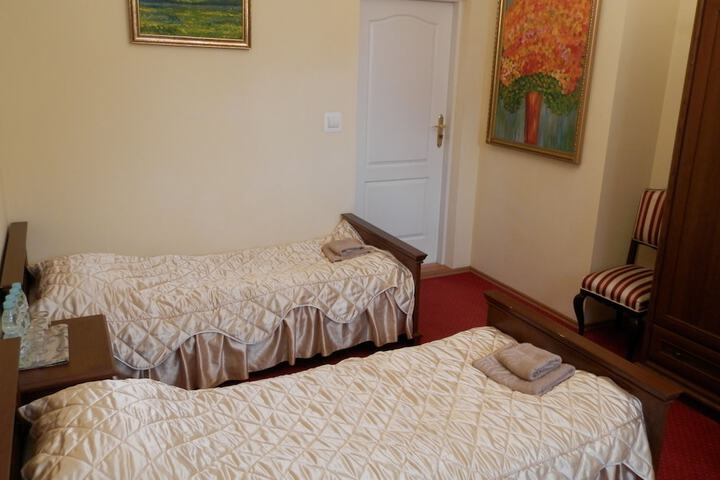 Room 35 of 49