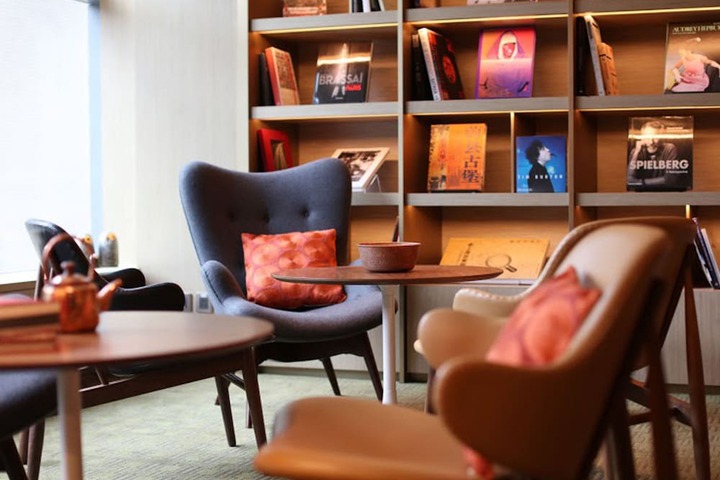 Lounge 71 of 82