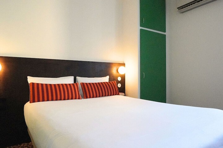 Room 25 of 119