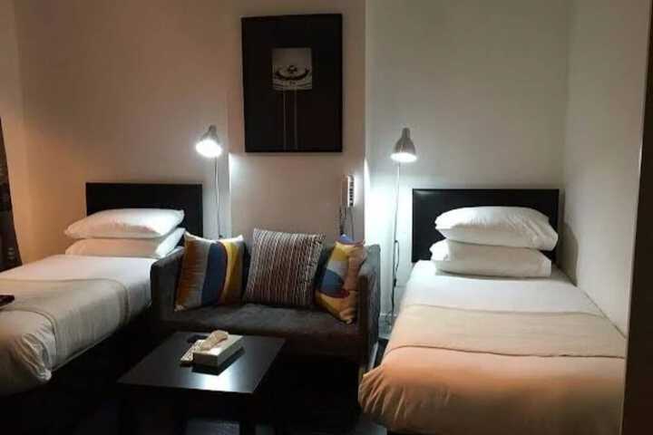 Room 7 of 16
