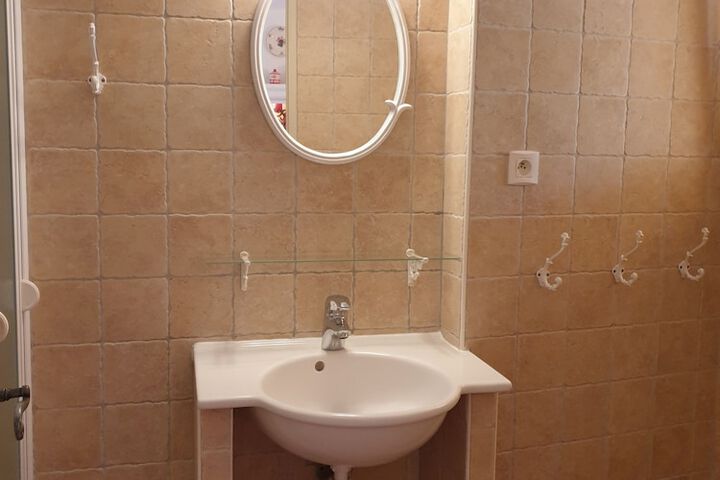Room 49 of 75