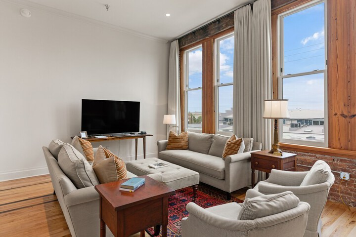 Hotel View 121 of 128