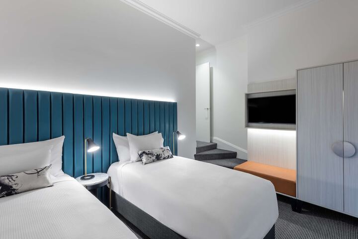 Room 42 of 87