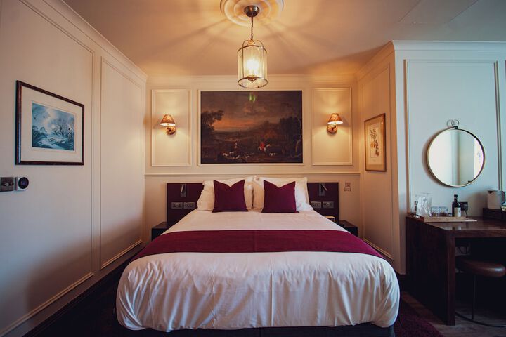 Room 10 of 16