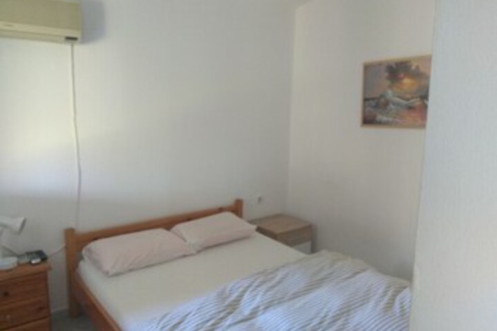 Room 9 of 12