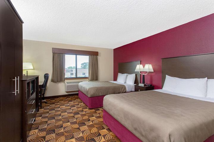 1 Queen Bed (5 of 22)