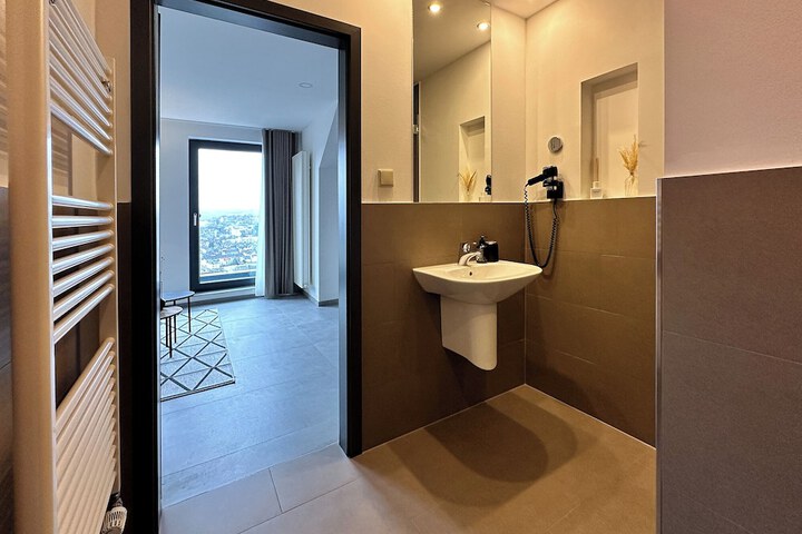 Room 115 of 179