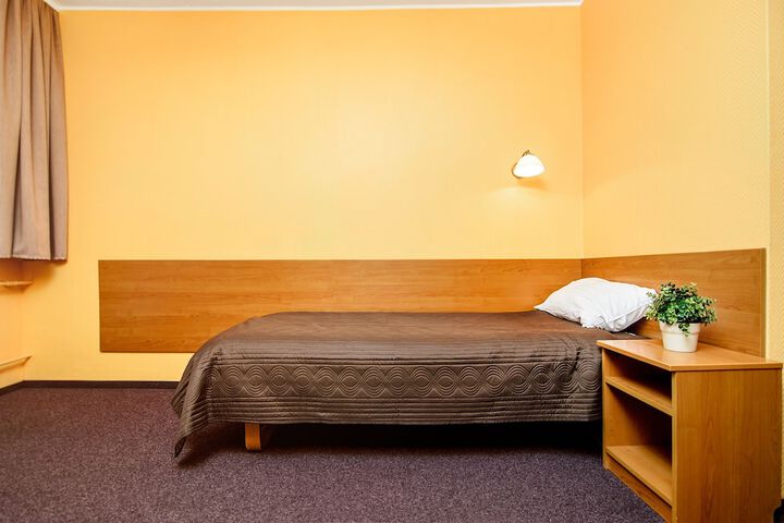 Room 9 of 77